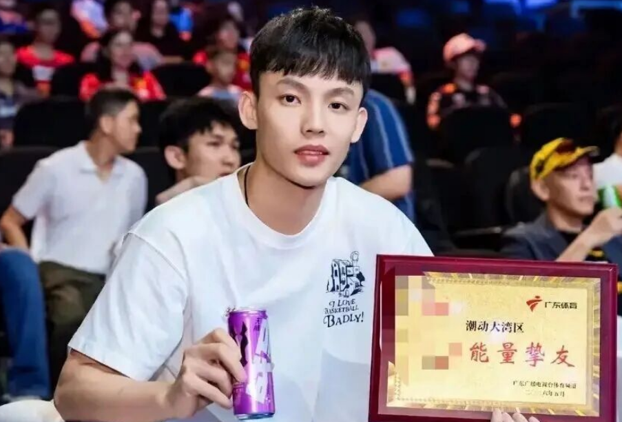 博万体育登录入口-广东男篮最新动态！徐杰获得新身份，杜锋深夜发声，崔永熙胡明轩参加热身赛，王洪泽出国特训